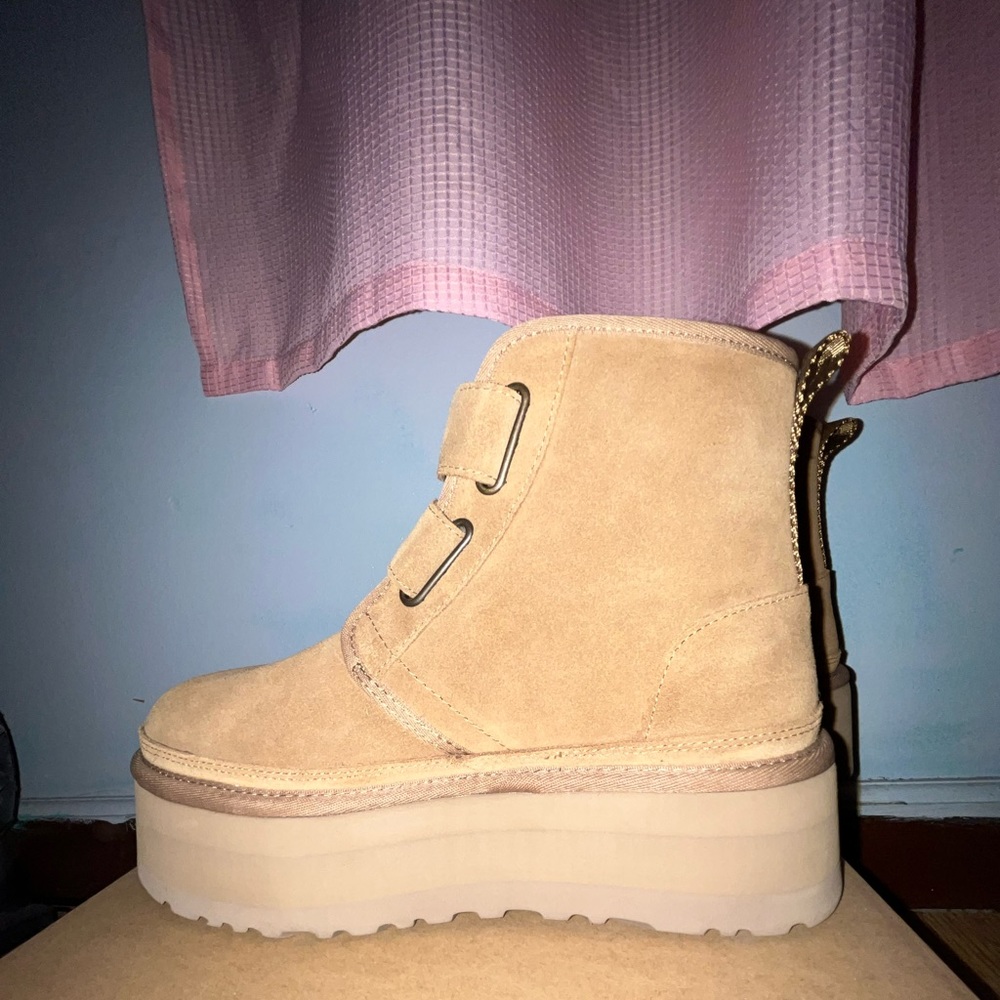 UGG Neumel Platform Size 8!!π₯° - Picture 4 of 6